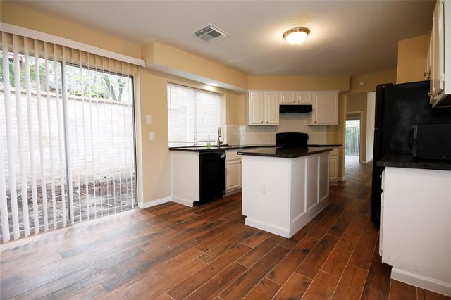 11615 Glenwolde Drive, Houston, TX 77099