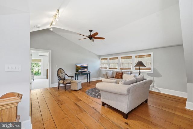15715 AVERY RD, Rockville, MD 20855