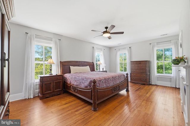 15715 AVERY RD, Rockville, MD 20855