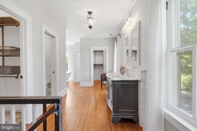 15715 AVERY RD, Rockville, MD 20855