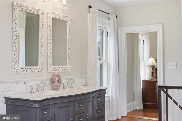 15715 AVERY RD, Rockville, MD 20855