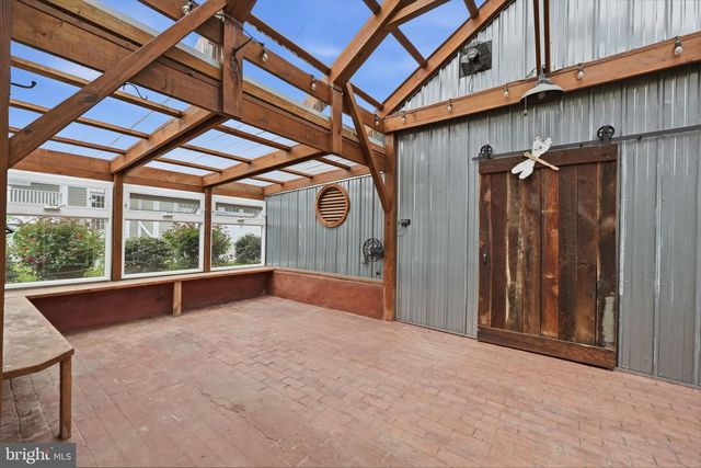 15715 AVERY RD, Rockville, MD 20855