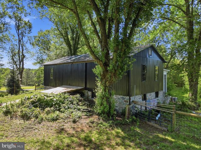 15715 AVERY RD, Rockville, MD 20855