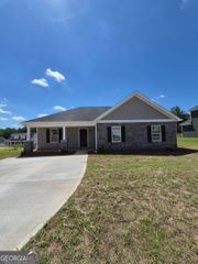 250 Charlotte Circle, Statham, GA 30666