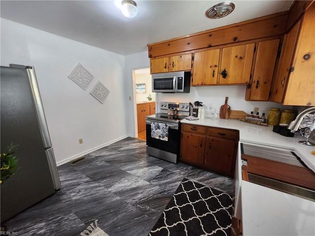 17 Roberta DR, Hampton, VA 23666