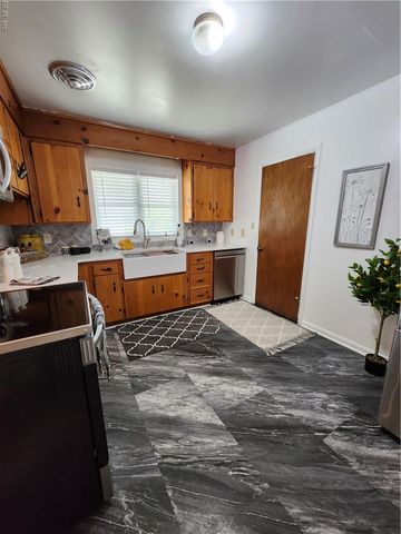 17 Roberta DR, Hampton, VA 23666