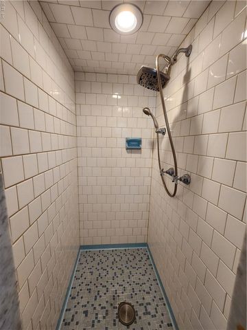 17 Roberta DR, Hampton, VA 23666