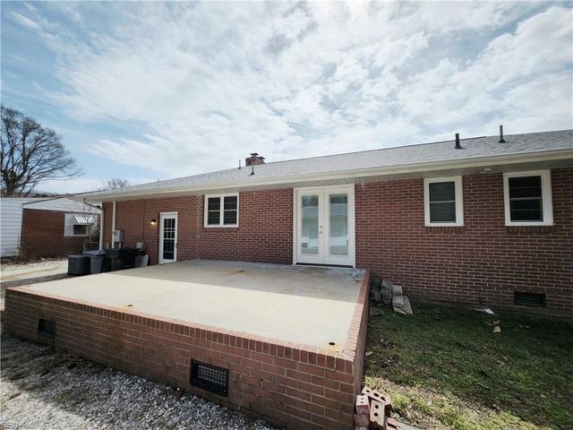 17 Roberta DR, Hampton, VA 23666