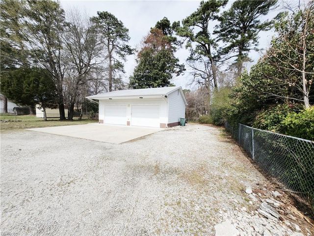 17 Roberta DR, Hampton, VA 23666