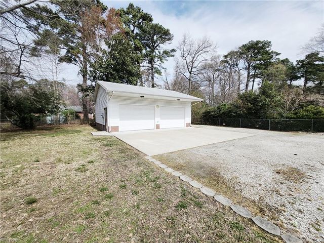 17 Roberta DR, Hampton, VA 23666