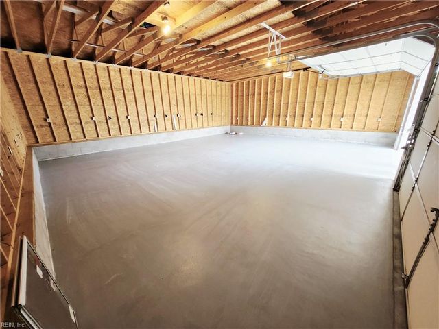 17 Roberta DR, Hampton, VA 23666