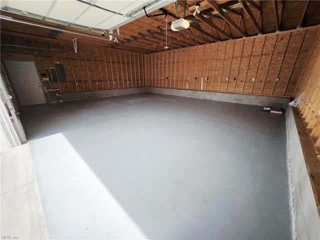 17 Roberta DR, Hampton, VA 23666