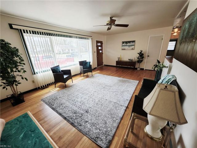 17 Roberta DR, Hampton, VA 23666