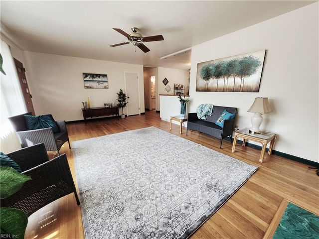 17 Roberta DR, Hampton, VA 23666