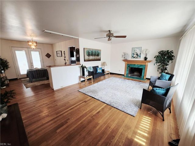 17 Roberta DR, Hampton, VA 23666