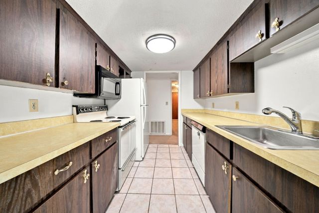 36 Jessica Dr E, Stoughton, MA 02072