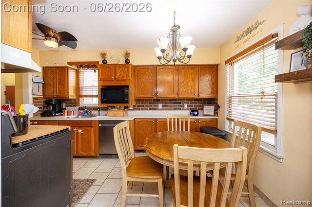 1485 Cleveland Avenue, Lincoln Park, MI 48146
