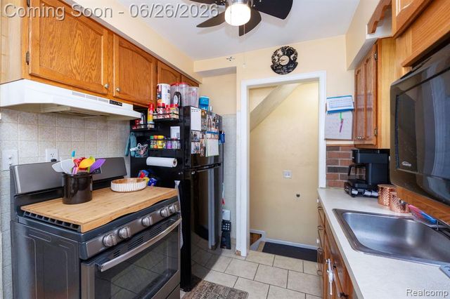 1485 Cleveland Avenue, Lincoln Park, MI 48146