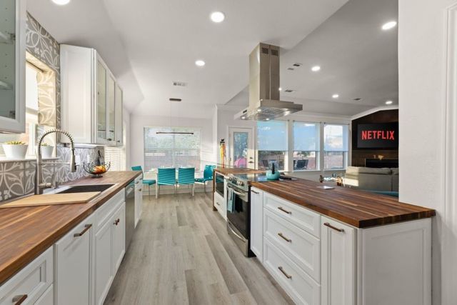 8613 Lakeside Drive, Rowlett, TX 75088