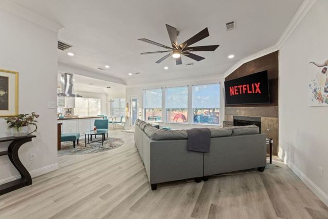 8613 Lakeside Drive, Rowlett, TX 75088