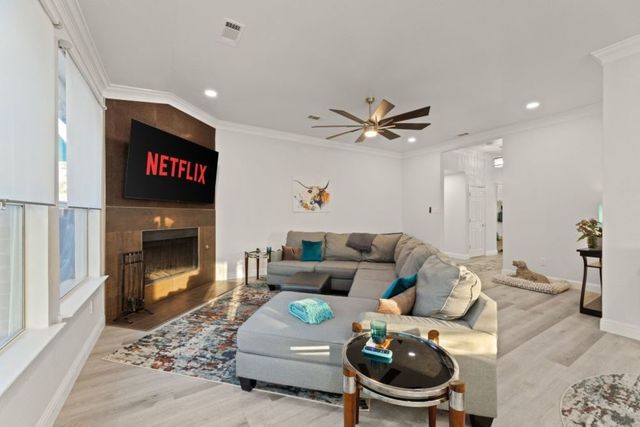 8613 Lakeside Drive, Rowlett, TX 75088