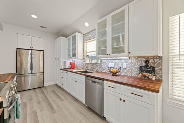 8613 Lakeside Drive, Rowlett, TX 75088