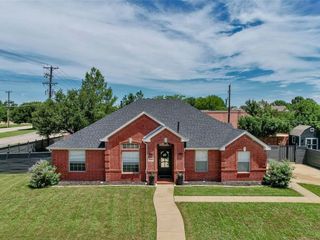 8613 Lakeside Drive, Rowlett, TX 75088