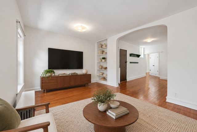 5715 S Blackstone Avenue 2S, Chicago, IL 60637