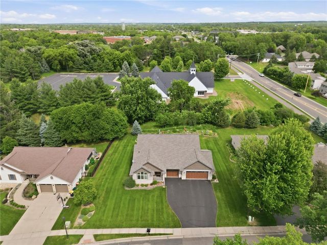 704 Spruce Drive, Hudson, WI 54016