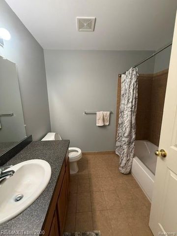 28312 Adler Park Drive S, Chesterfield Township, MI 48051