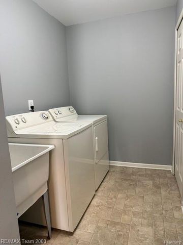 28312 Adler Park Drive S, Chesterfield Township, MI 48051