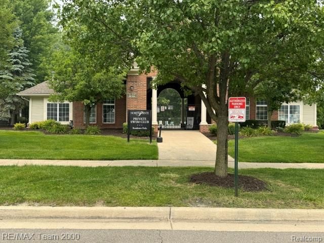 28312 Adler Park Drive S, Chesterfield Township, MI 48051
