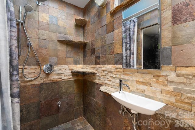 23 Lanvale Avenue, Asheville, NC 28806