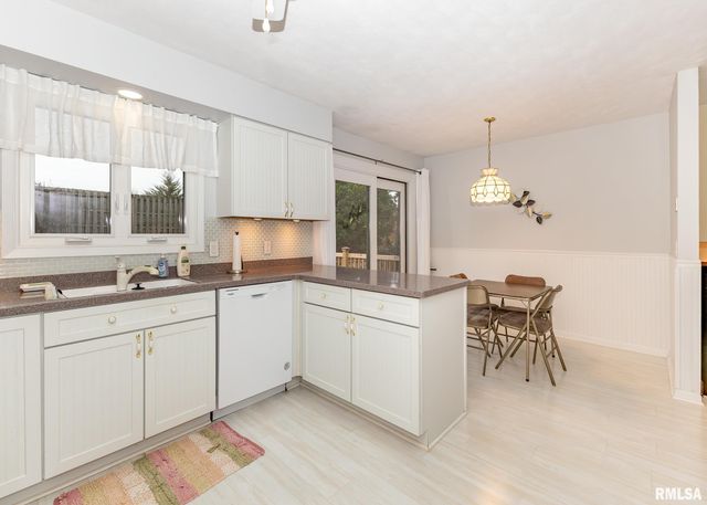 2705 36TH Street, Rock Island, IL 61201