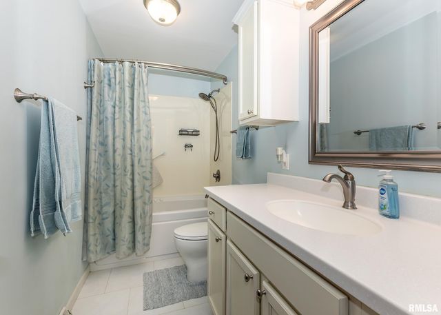 2705 36TH Street, Rock Island, IL 61201