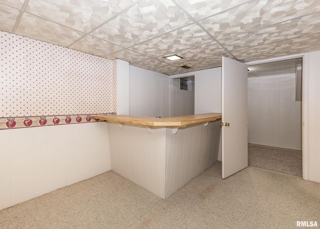 2705 36TH Street, Rock Island, IL 61201