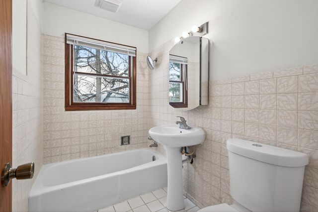 1427 Prosperity Avenue, Saint Paul, MN 55106