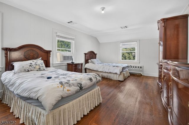 112 Rosewood Ter, Linden City, NJ 07036