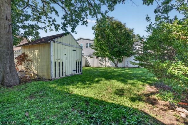 112 Rosewood Ter, Linden City, NJ 07036