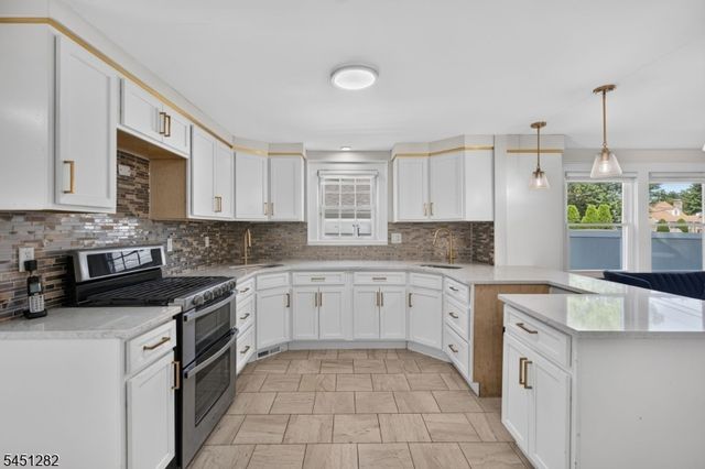 112 Rosewood Ter, Linden City, NJ 07036