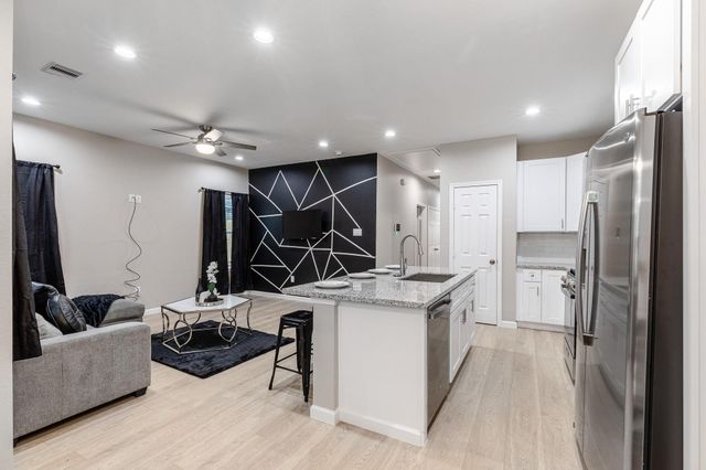 4661 Clover Street B, Houston, TX 77051