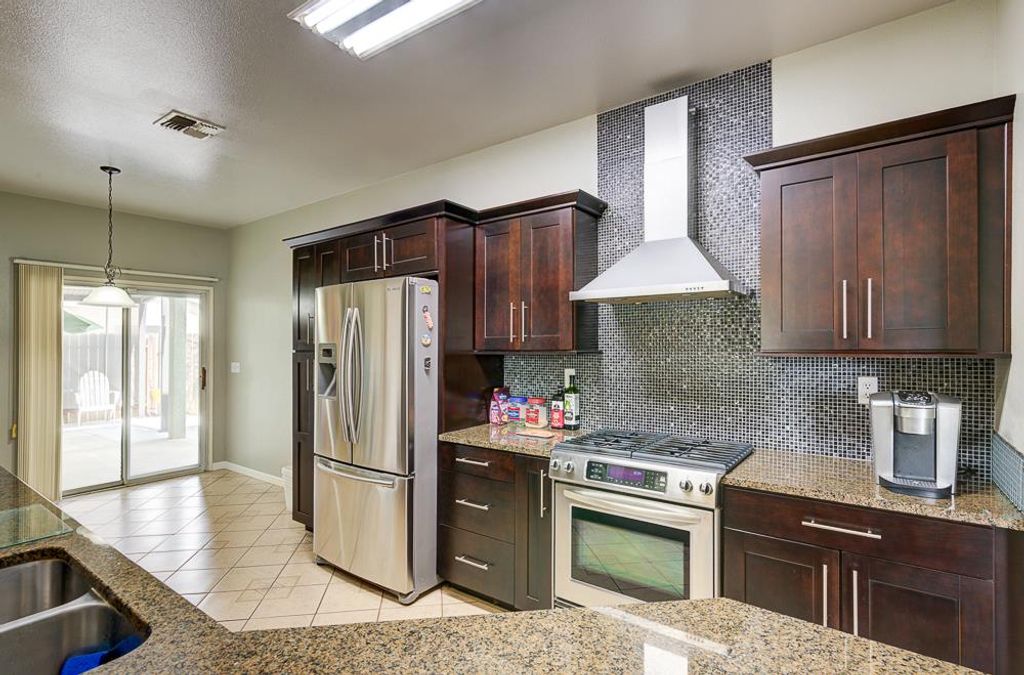 Image 11 of property listing at 5683 E Grove Avenue, Fresno, CA 93727