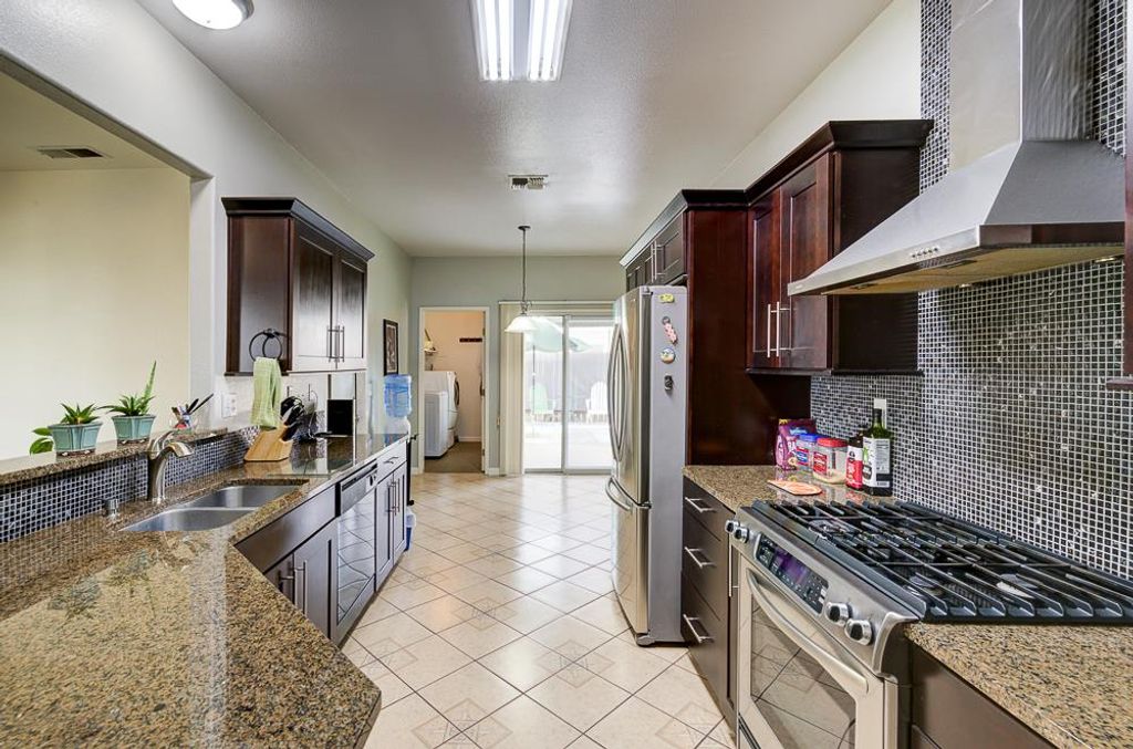 Image 12 of property listing at 5683 E Grove Avenue, Fresno, CA 93727