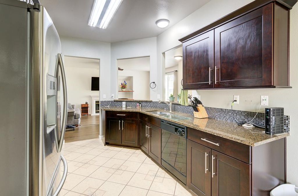 Image 14 of property listing at 5683 E Grove Avenue, Fresno, CA 93727