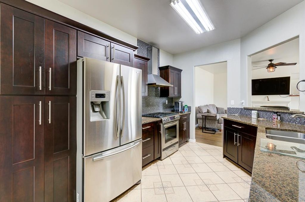 Image 15 of property listing at 5683 E Grove Avenue, Fresno, CA 93727