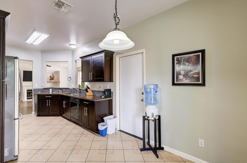 Image 16 of property listing at 5683 E Grove Avenue, Fresno, CA 93727