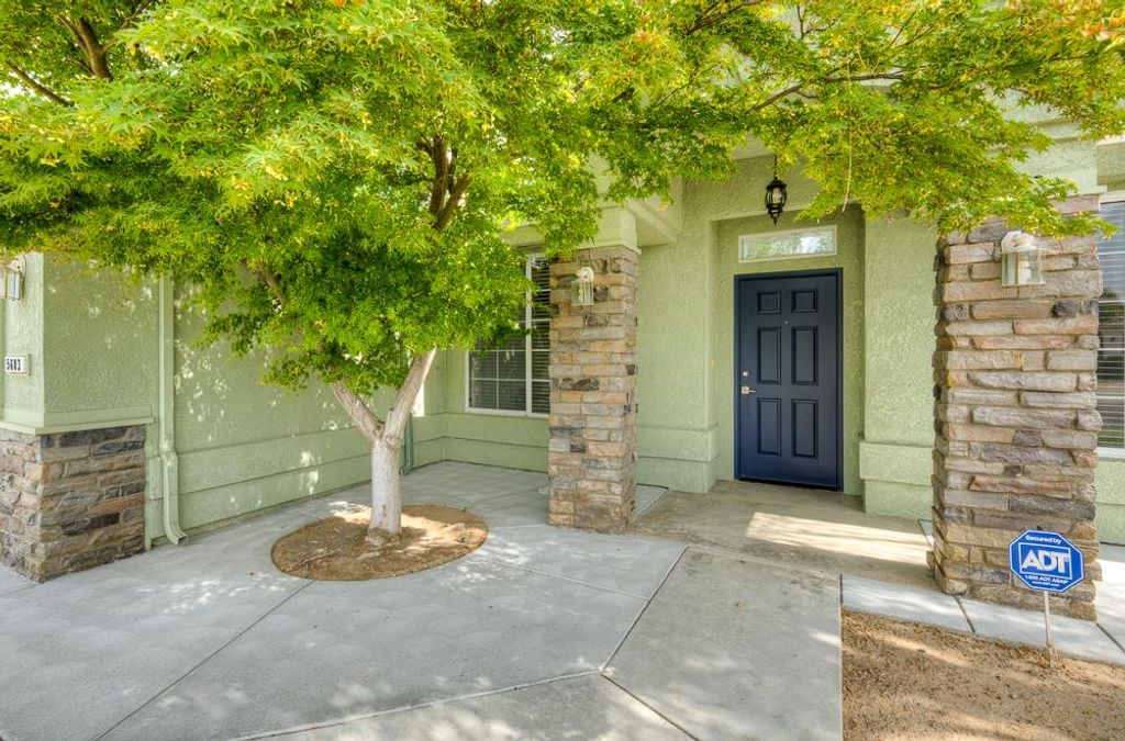 Image 2 of property listing at 5683 E Grove Avenue, Fresno, CA 93727