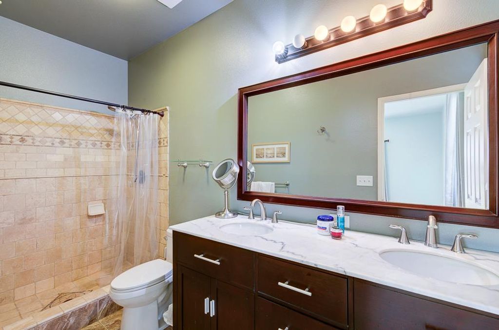 Image 21 of property listing at 5683 E Grove Avenue, Fresno, CA 93727
