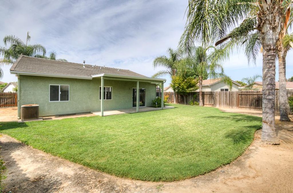 Image 30 of property listing at 5683 E Grove Avenue, Fresno, CA 93727