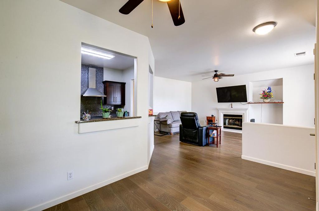 Image 6 of property listing at 5683 E Grove Avenue, Fresno, CA 93727